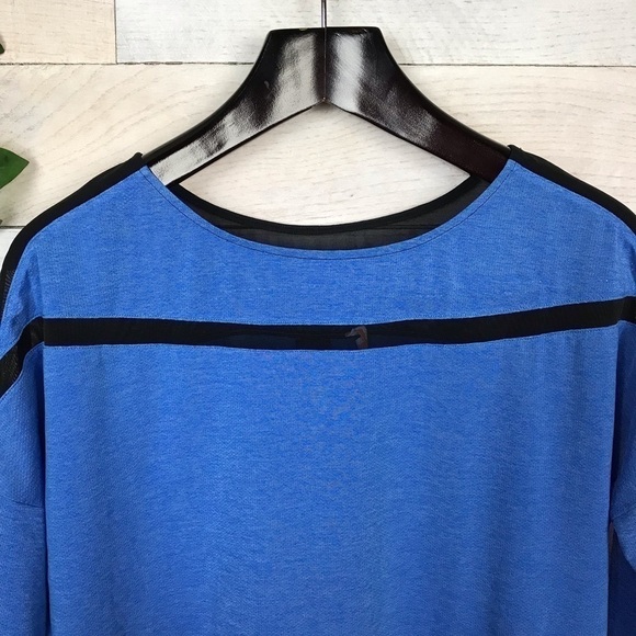 Lucy Activewear Blue 3/4 Sleeve Shirt Small - Picture 2 of 6